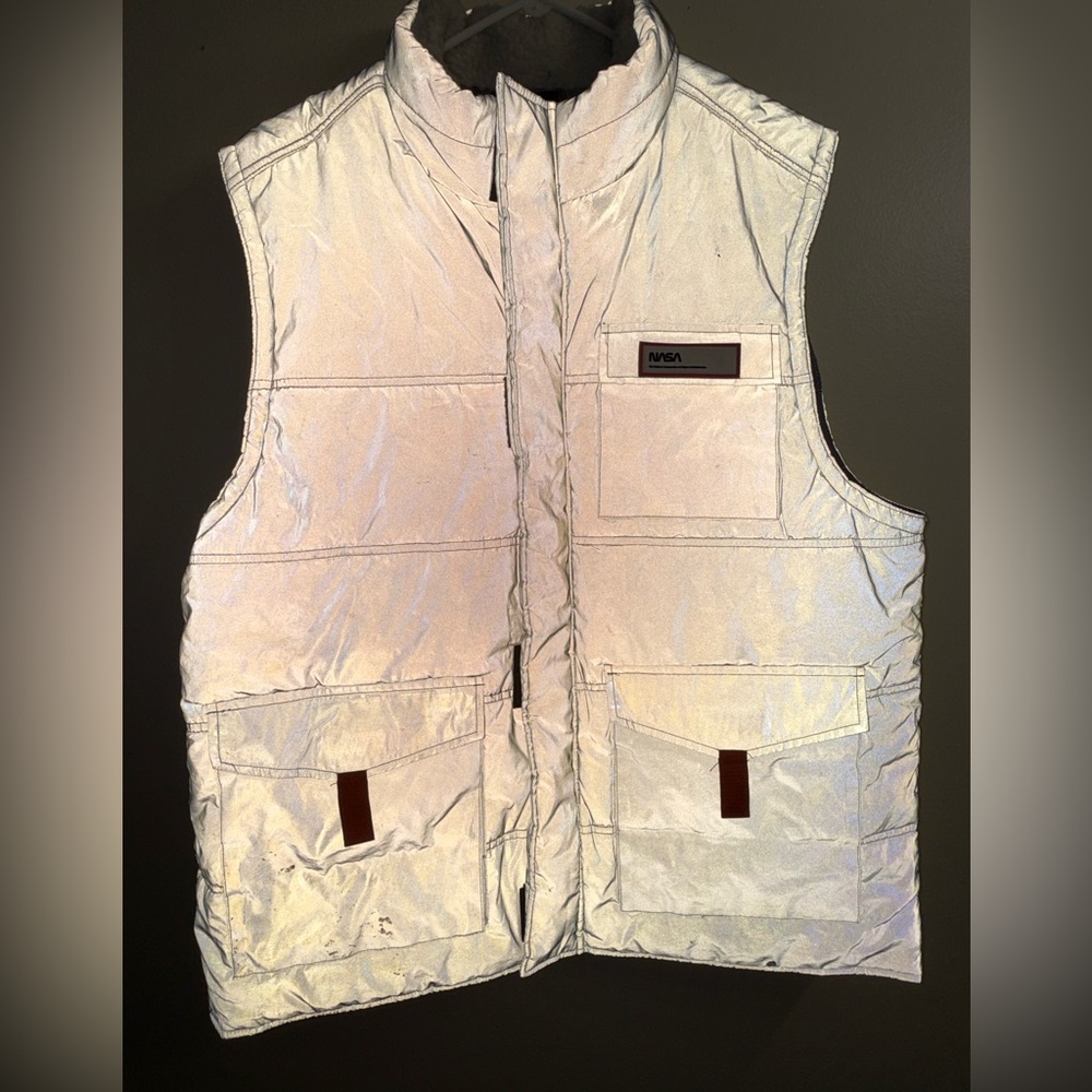 Forever 21 NASA Reflective Puffer Vest Silver Mens XL Utility Spacecore